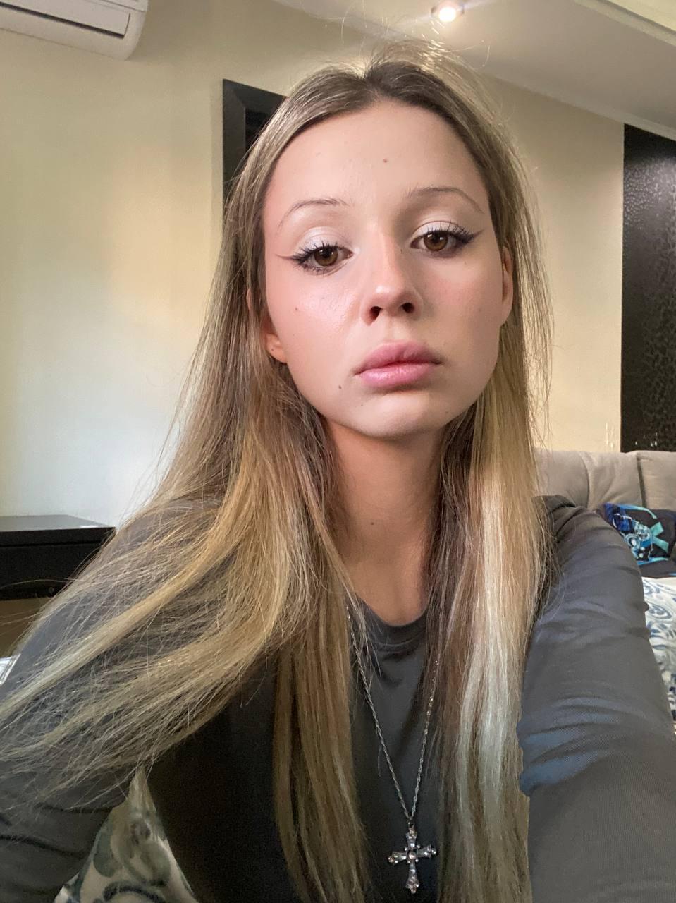 BrittaDucharme Live Image