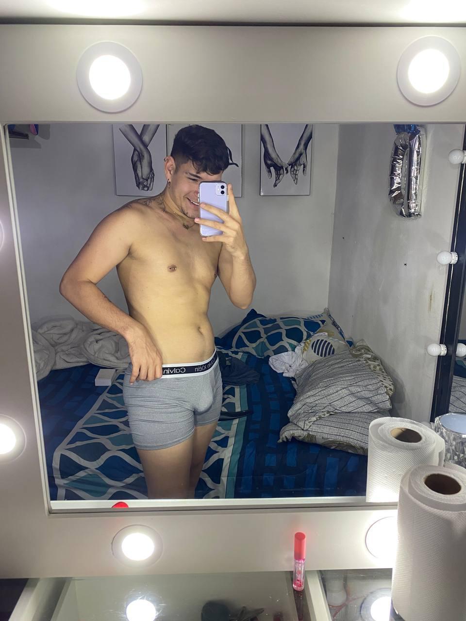 Dylan_cum Live Image