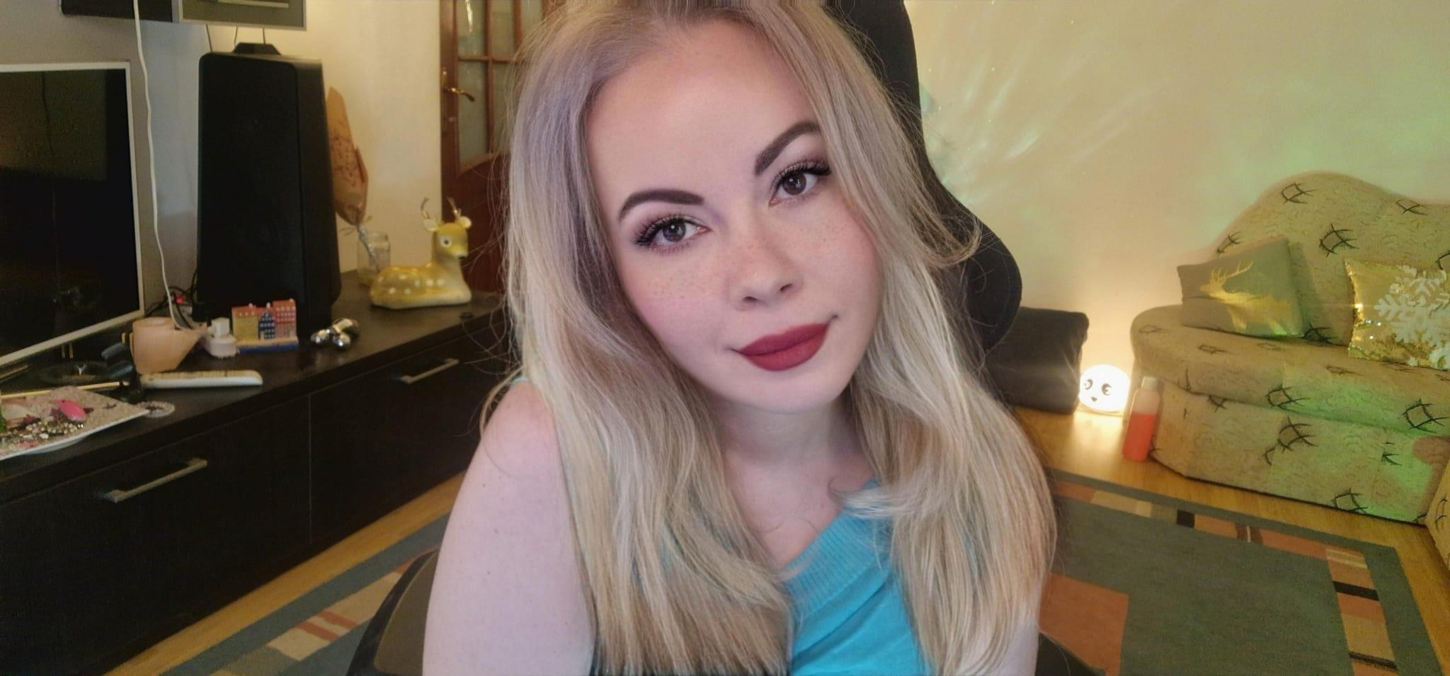 HotLynn42 Live Image