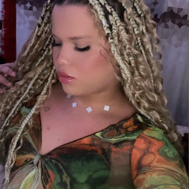 KELLYFAVORETTO Live Image