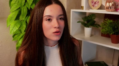 KathryneZuro Live Image
