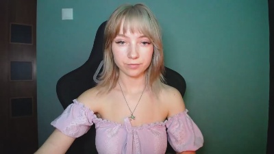 LuciaAdorable Live Image