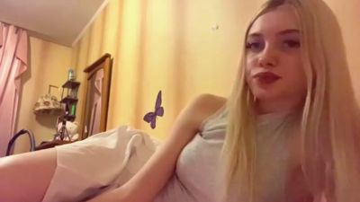 MadlynMuthana Live Image