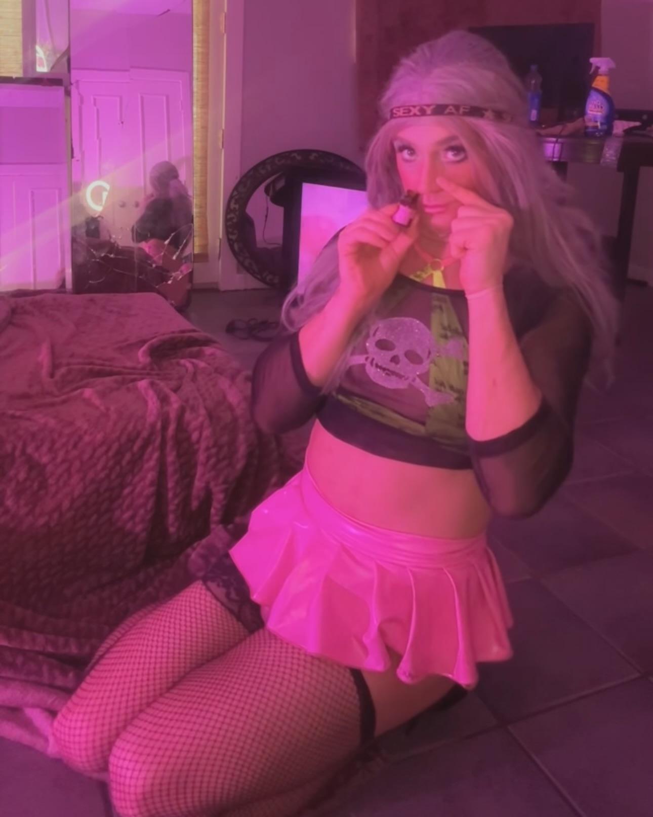 SissyTrixiee Live Image