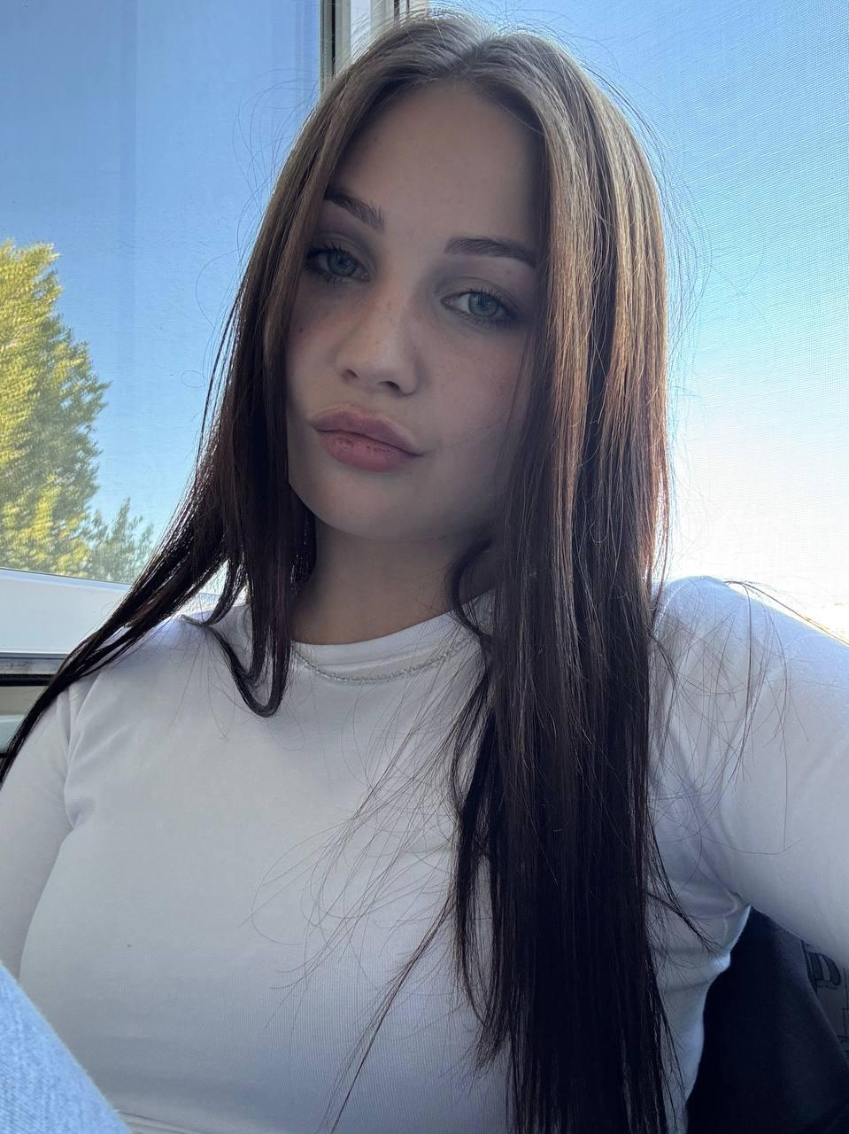 StefaniBuzzell Live Image