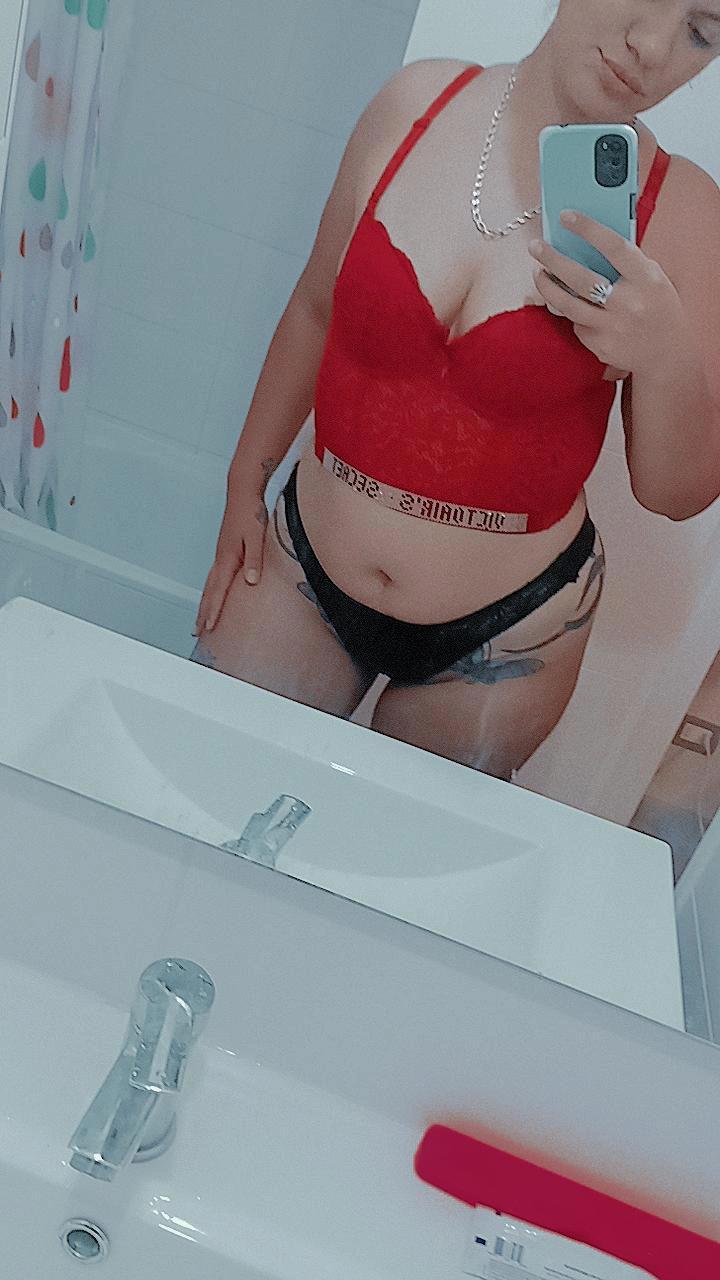 TatySQUIRT Live Image