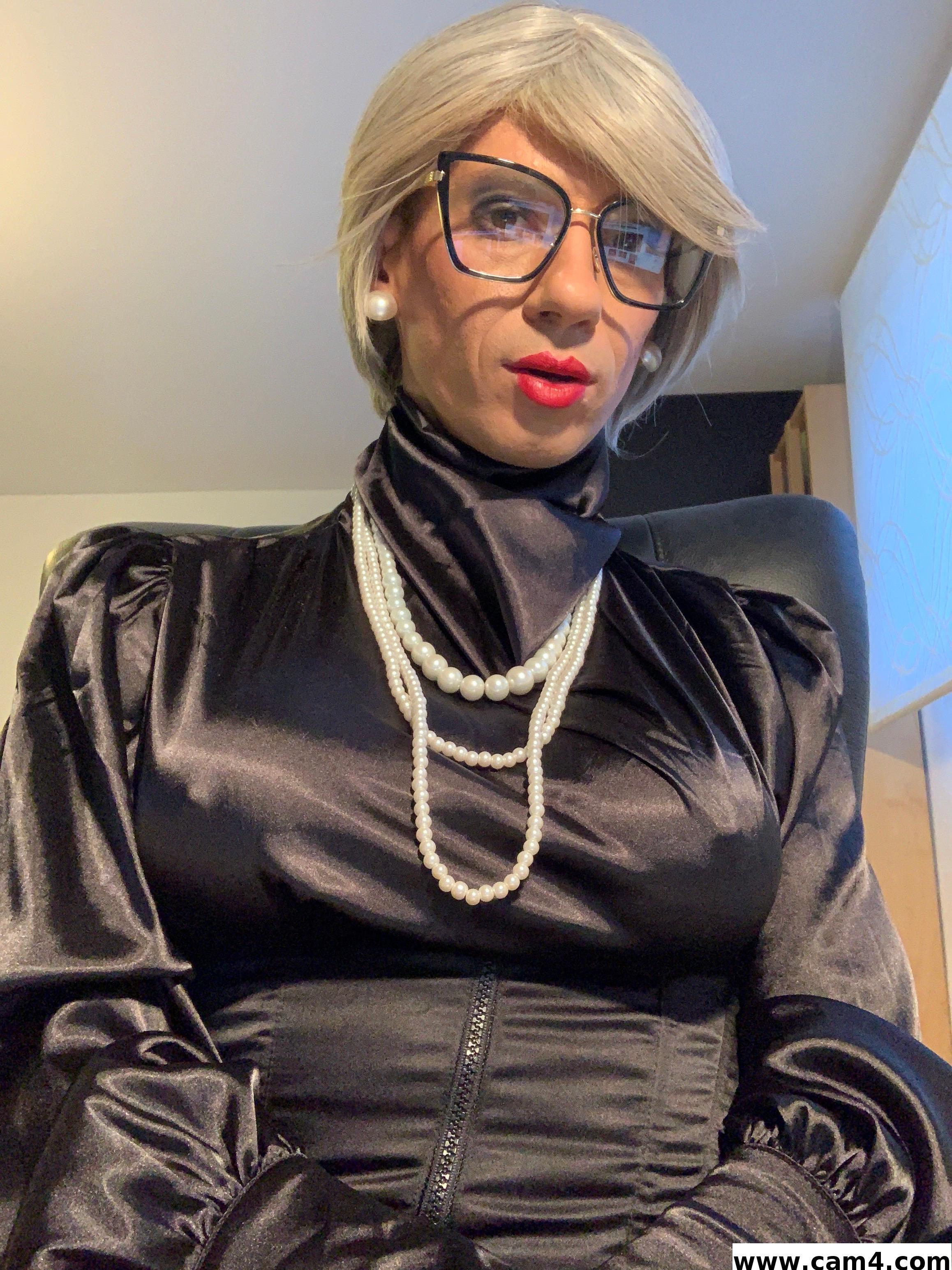 claudia_raso Live Image