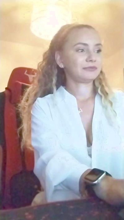 AlessiaCreed live from Italy