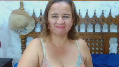 AlexaBenet live from United States