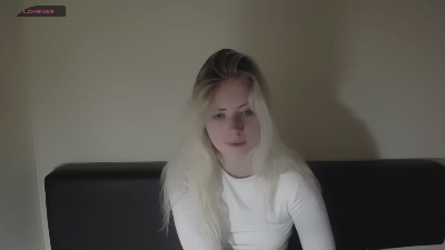 AliceMeaww_ live from United States