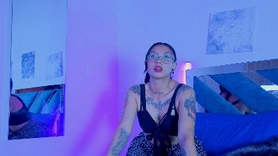 Antonelaconely live from Colombia