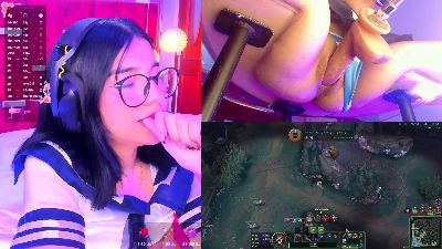 AriAddams live from Colombia