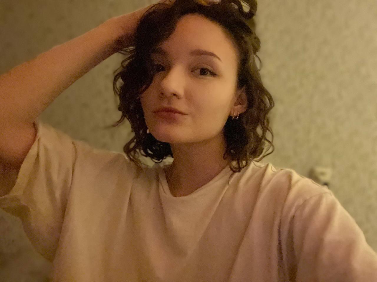 BrookeBoldin live from France