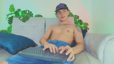 CamiiGuzman live from Colombia