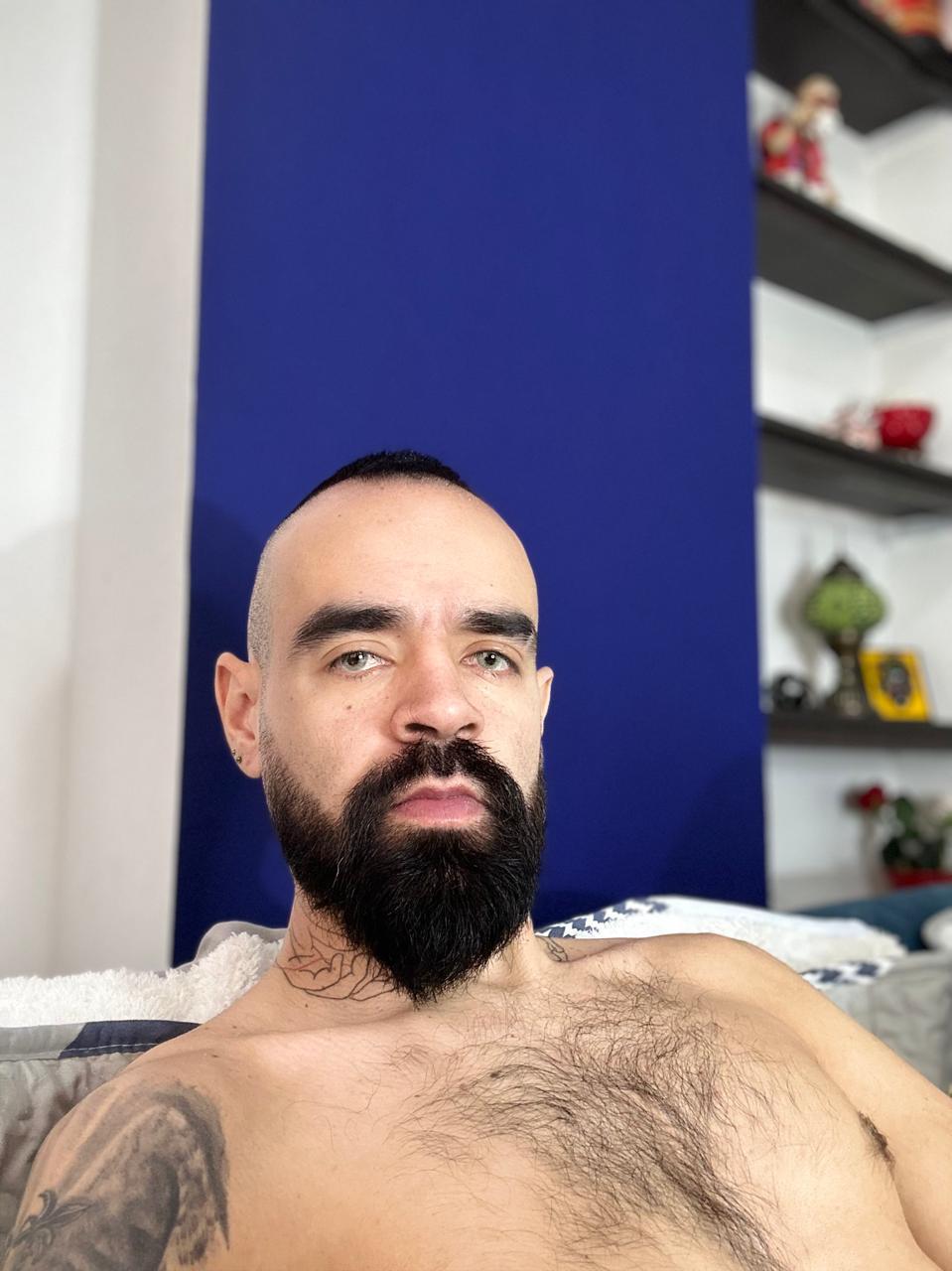 Chriss_evanss_ live from Colombia