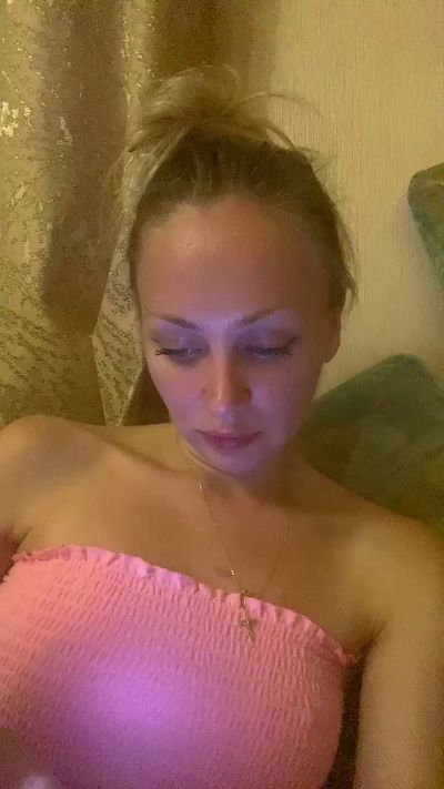 EmillyaW live from Netherlands