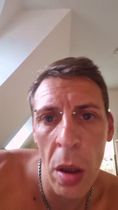 Eskalator198 live from Germany