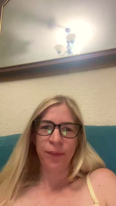 Jayjen live from United Kingdom