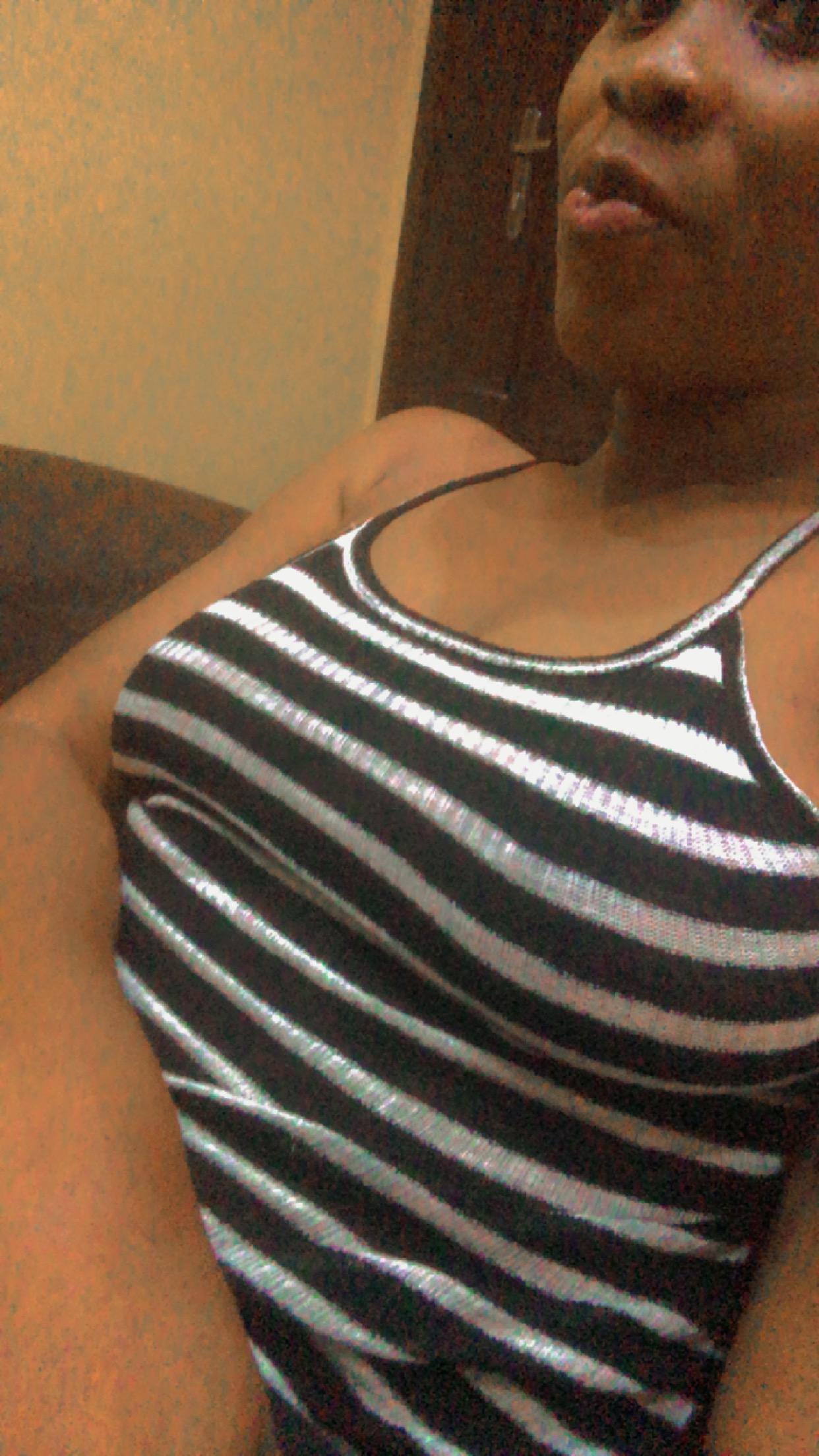Jennypyre live from Nigeria