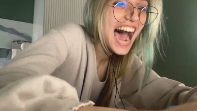 KarenaReinhart live from France