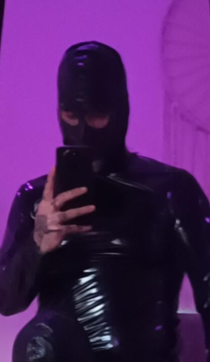 LatexBoy74 live from Italy