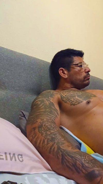 Leonsalvajexxx live from Spain