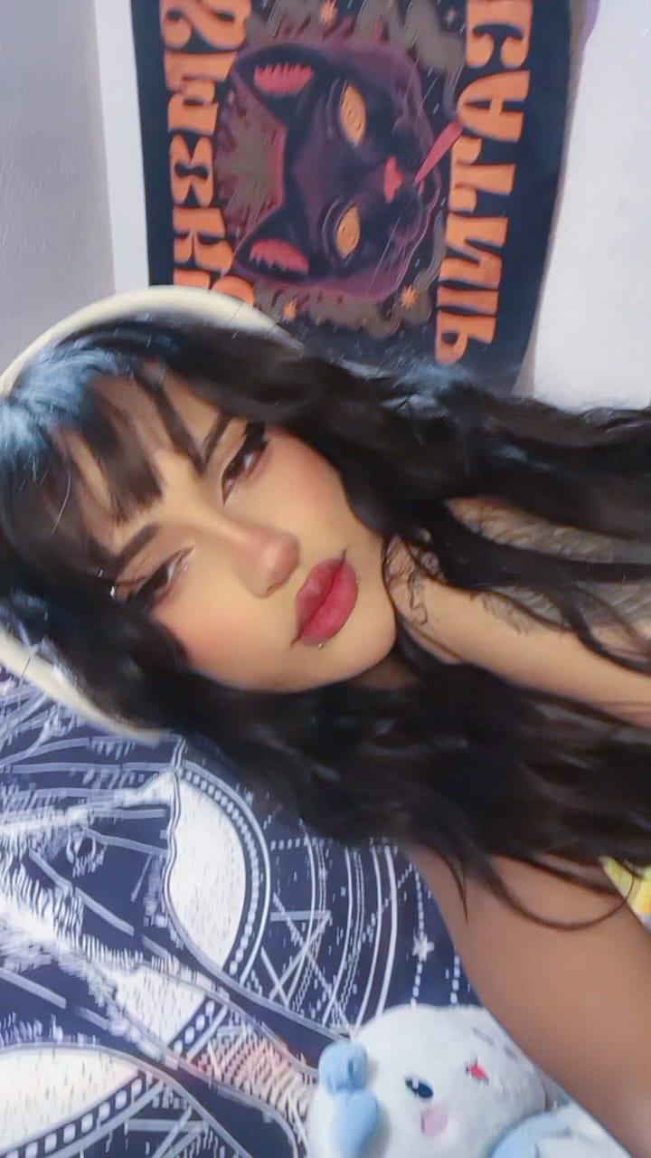 Lilith_crow live from United States