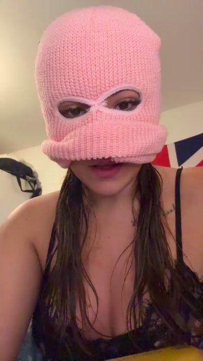 Lilsecret590 live from United Kingdom