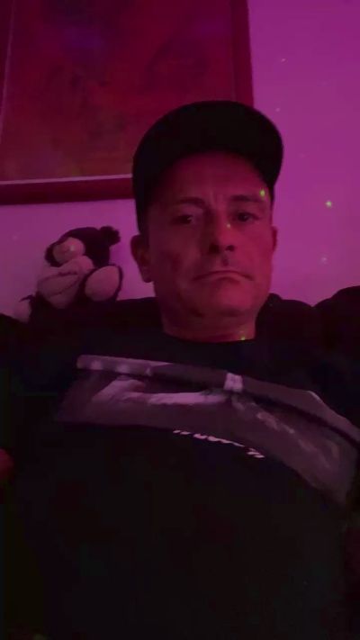 Simi7825 live from Germany