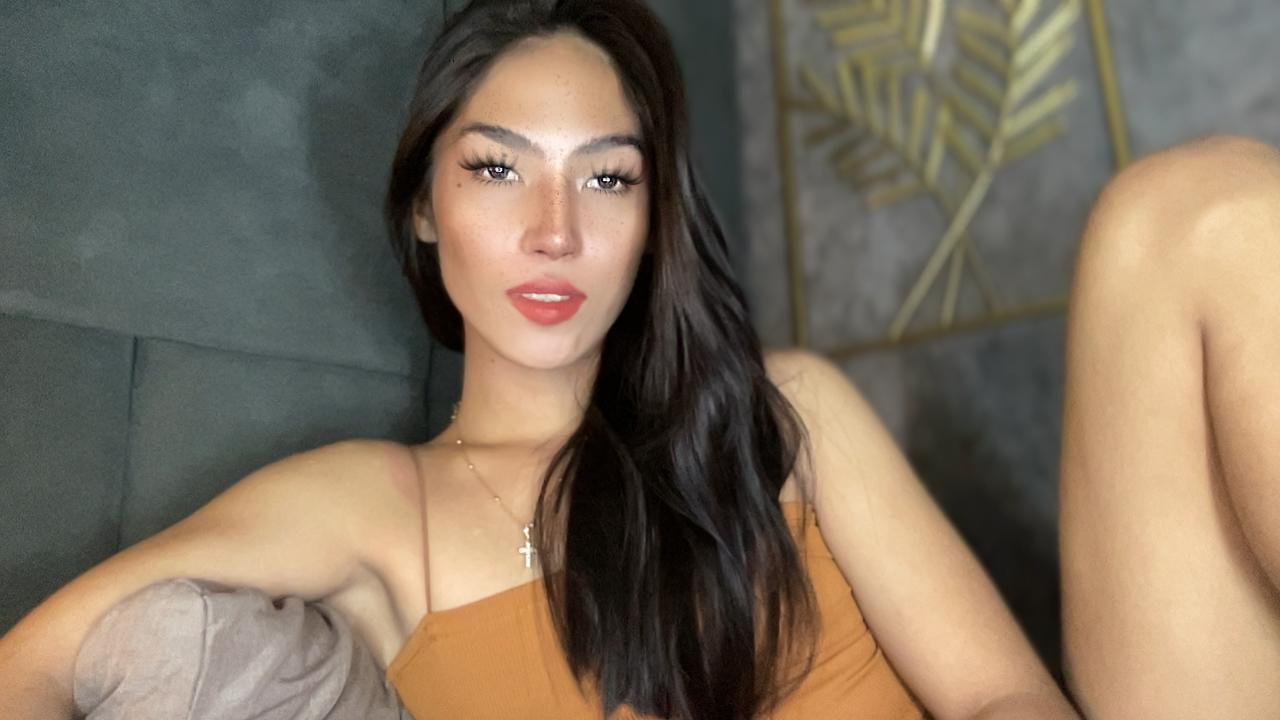 Simmi_Simmi live from United States