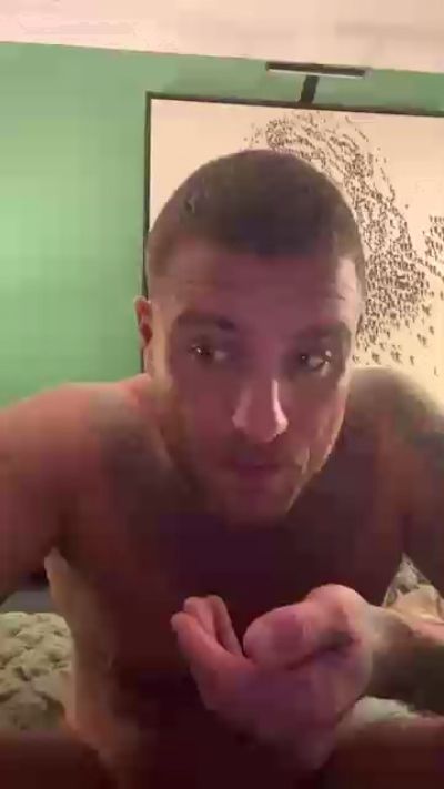 TWOPEESINAPOD live from United Kingdom