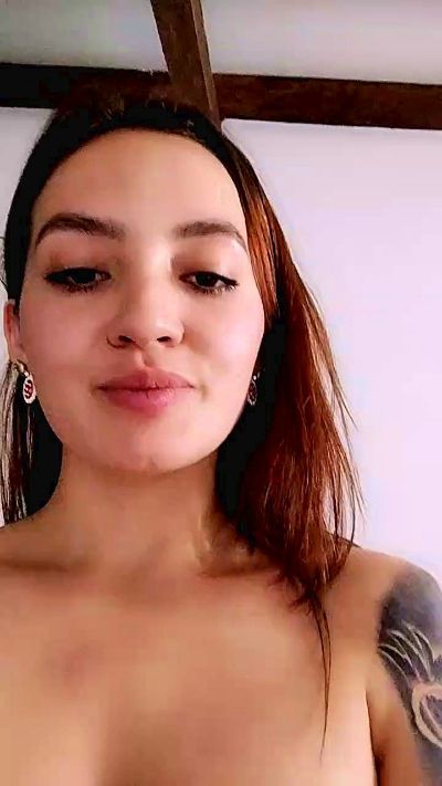 TheGr1lnextdoor live from Colombia