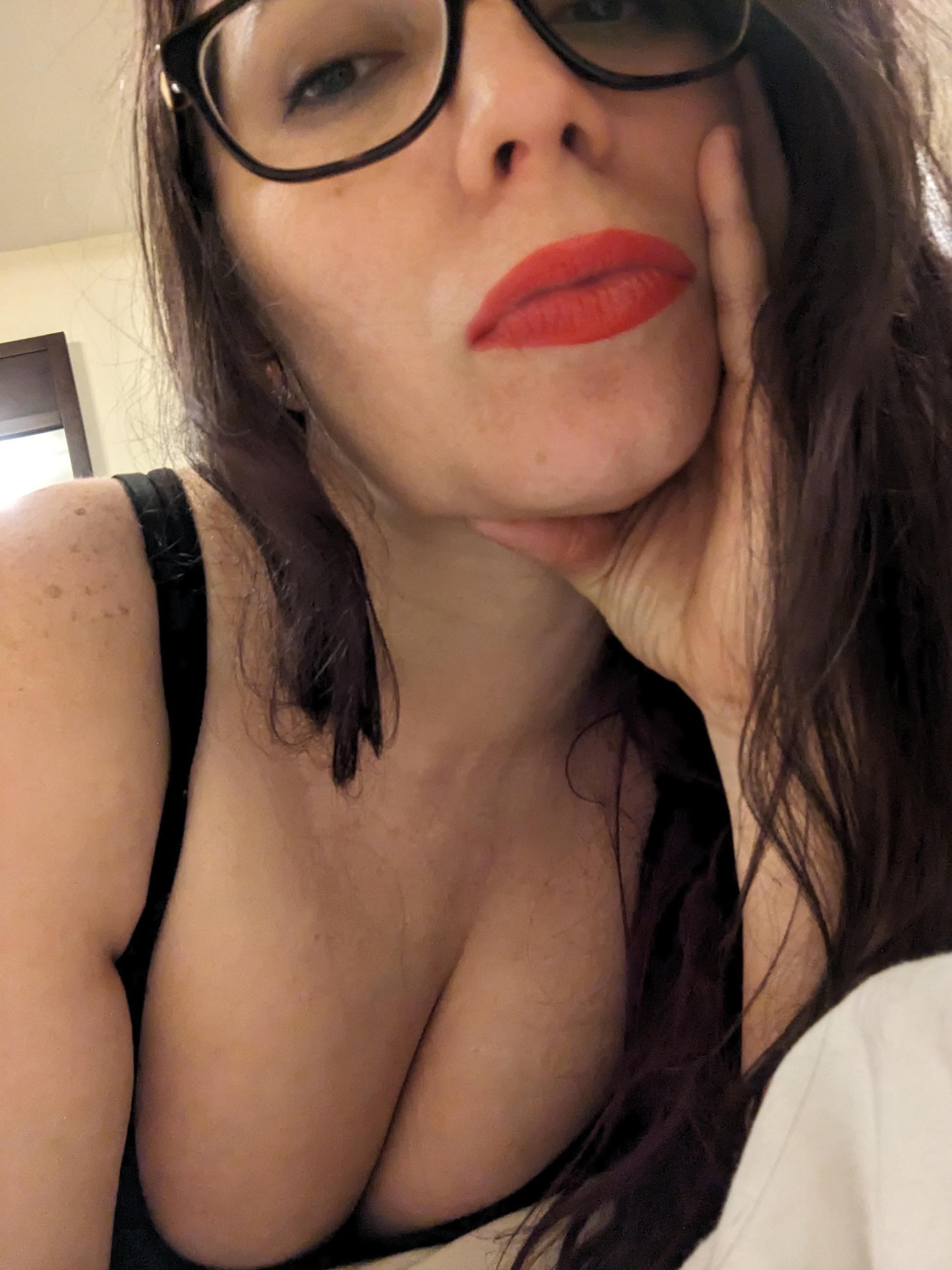 Tina_California live from United States