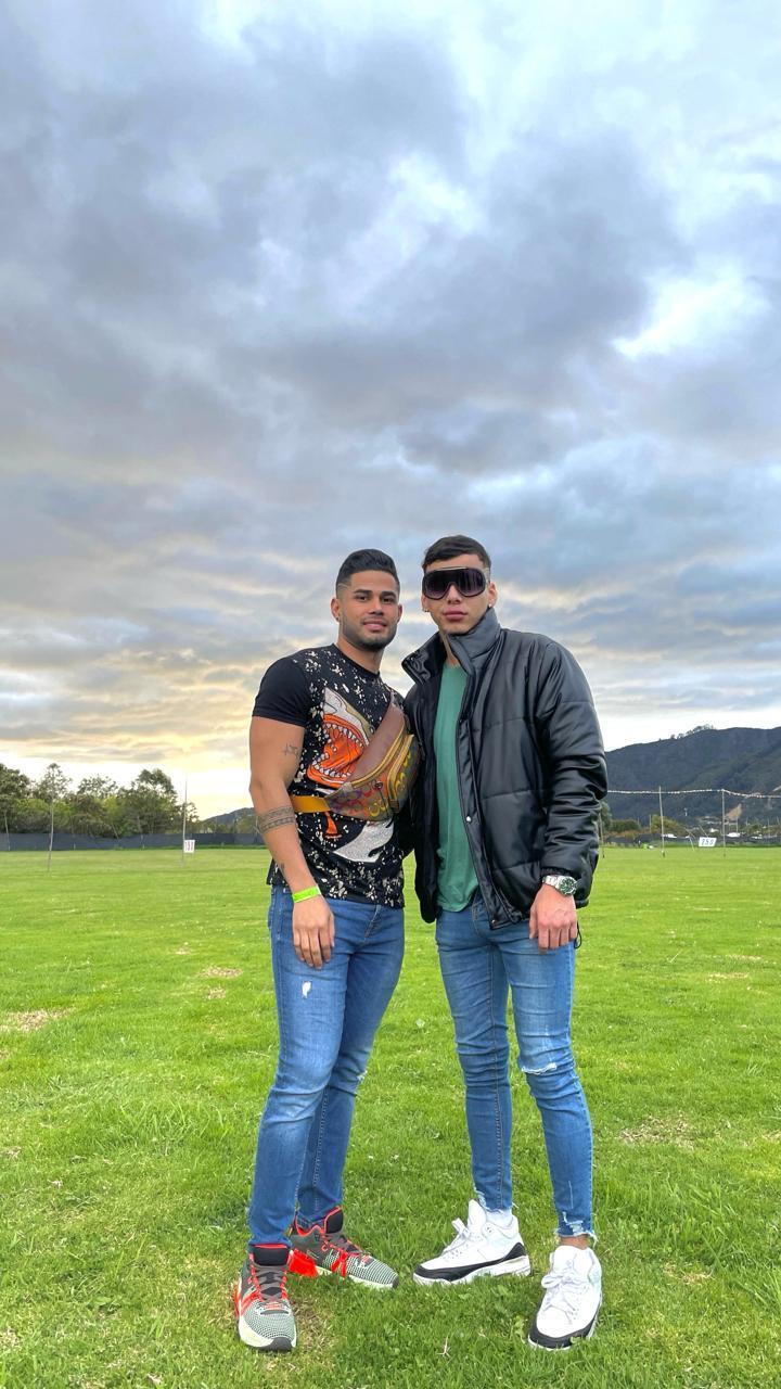 Two_hotboys live from Colombia