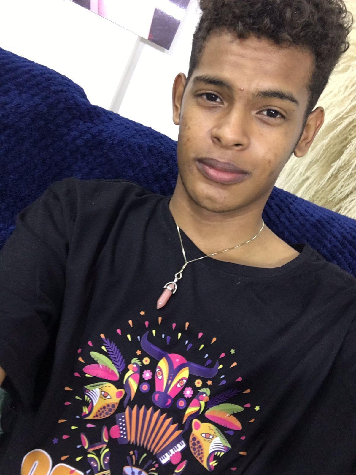 boylittle19cmm live from Colombia