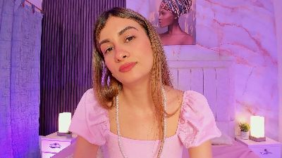 devine_simone live from Italy