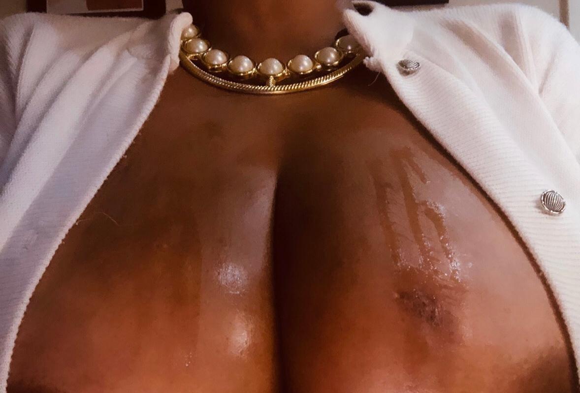 ebonymel live from Brazil