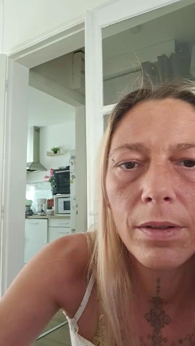 elle26_hot live from France