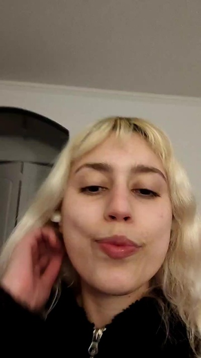 emi_laura live from Chile
