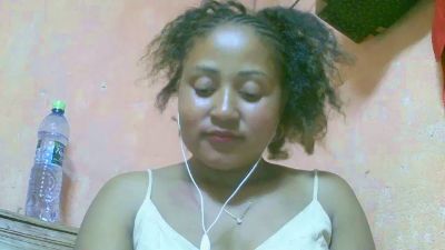hollyhhot live from Madagascar