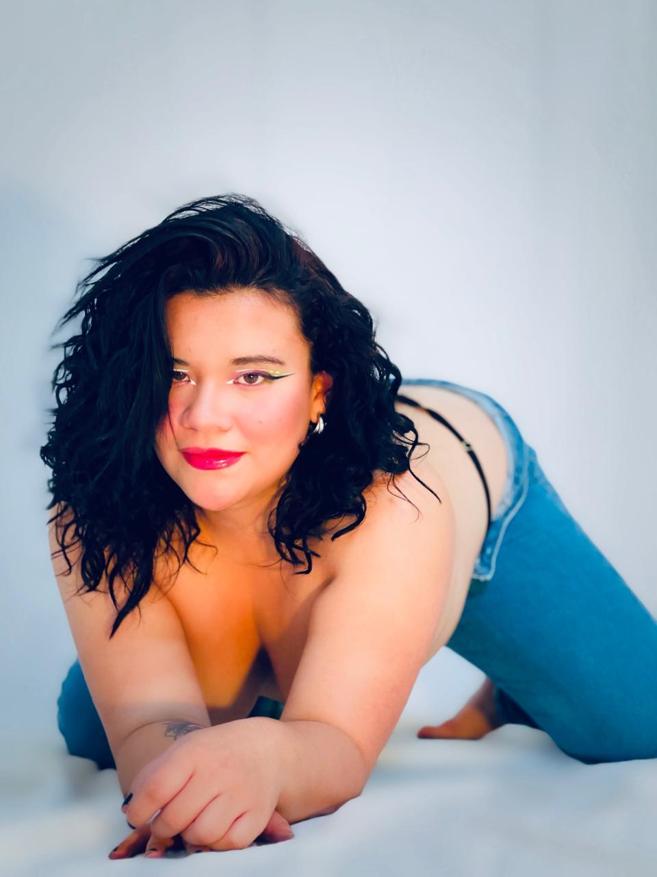 jade_brown_ live from Colombia