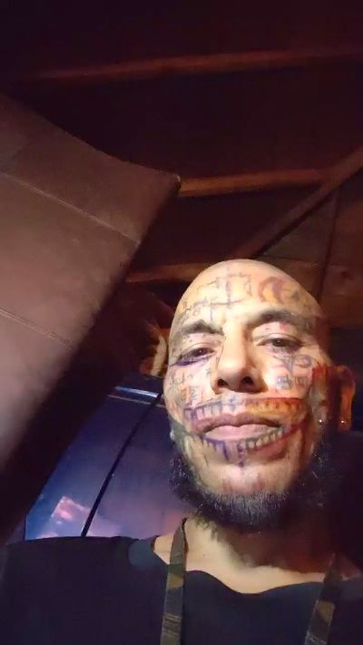 johndoe00ne871 live from United States