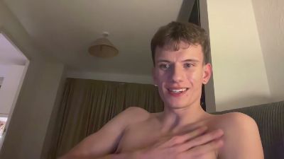 naughtyelio live from United Kingdom
