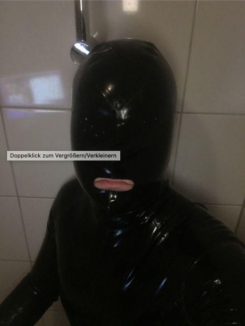 rubberpig81 live from Germany