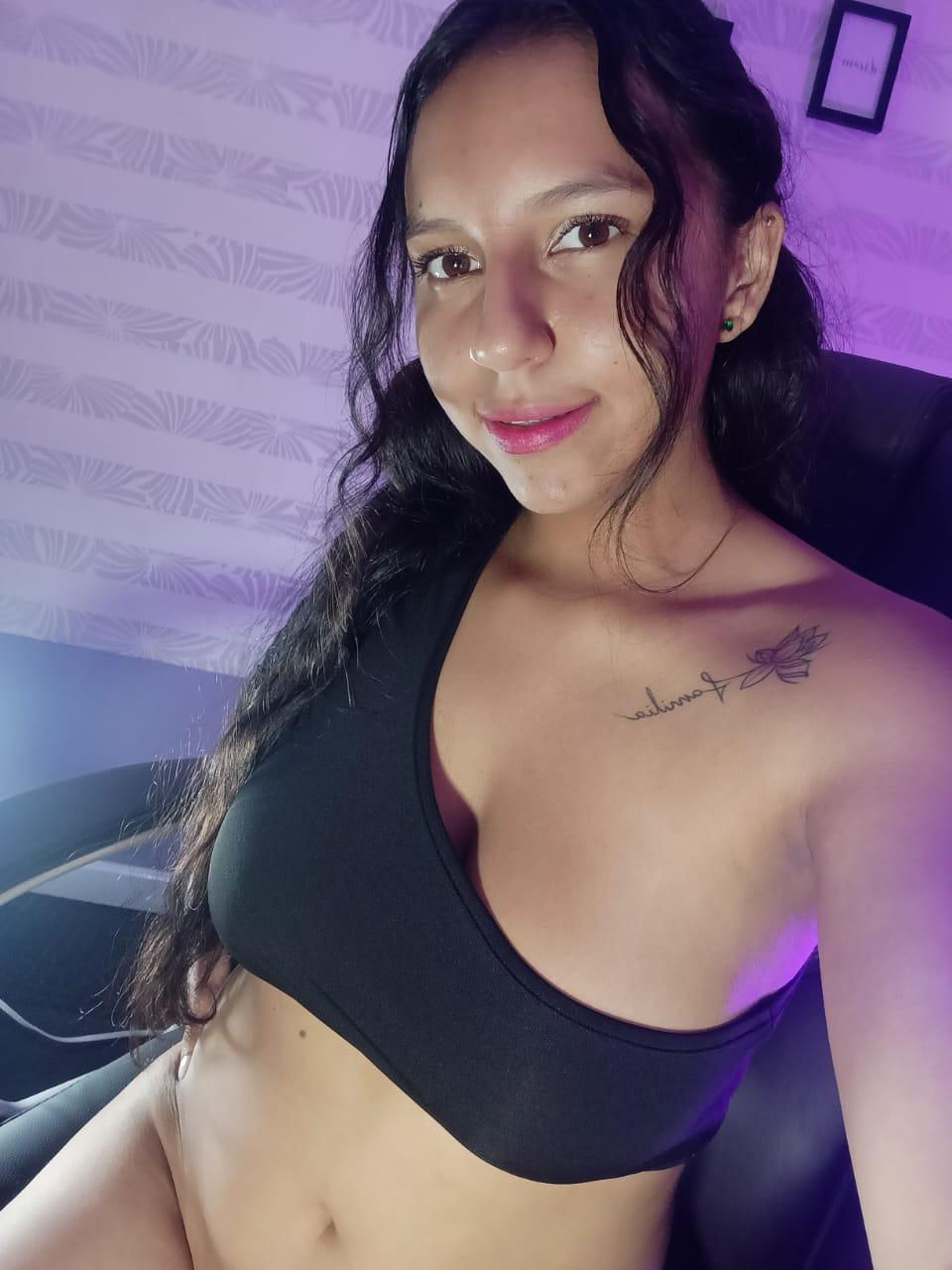 sara23__ live from France