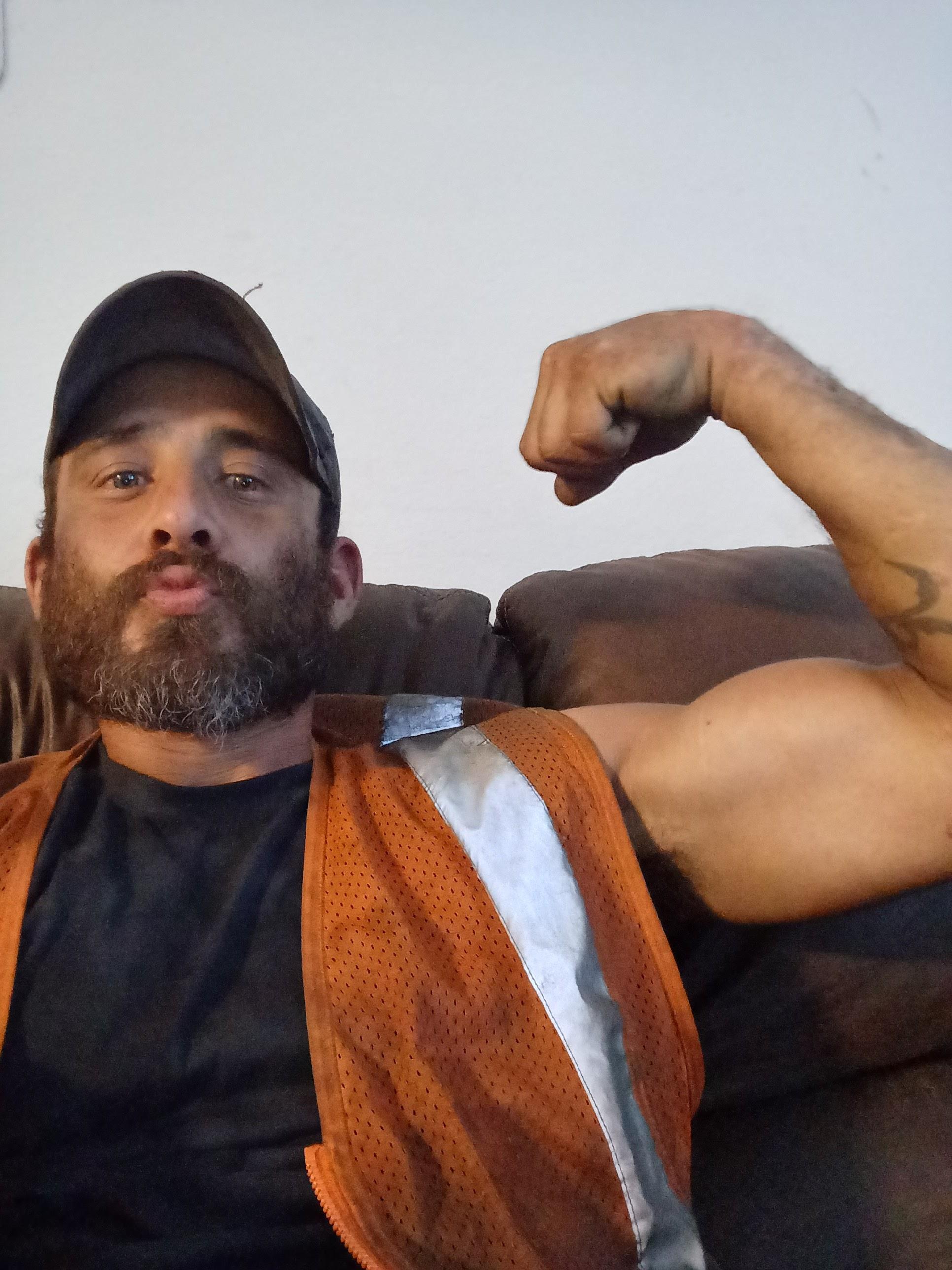 silverfox8585 live from United States
