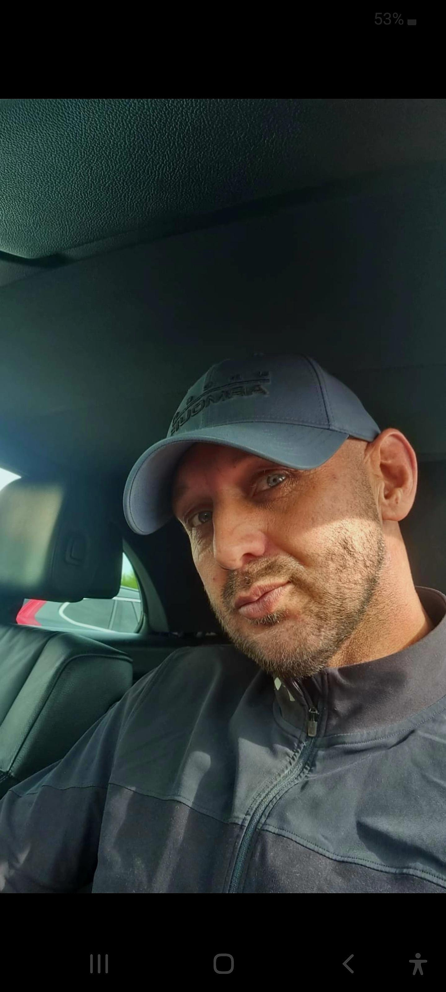 ukmale_hot live from United Kingdom