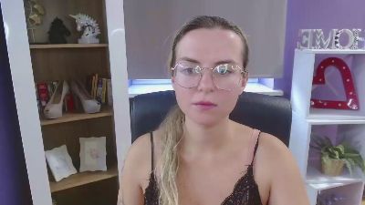 xZoey live from United Kingdom