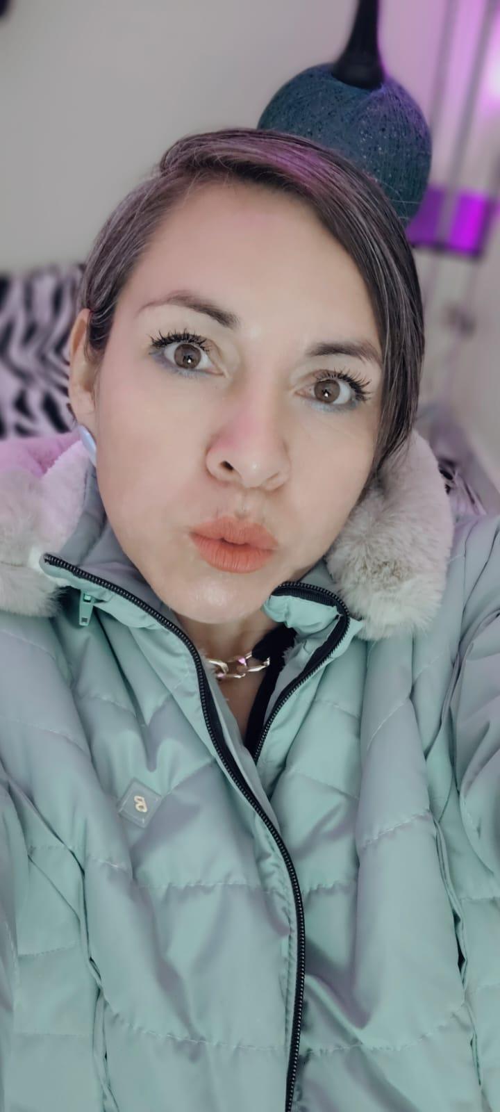 your_hot_wolf live from Colombia